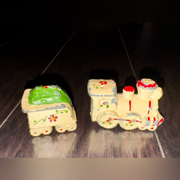 Vintage Cast Iron Salt and Pepper Shakers Train Engine and Coal Car - Picture 2 of 2